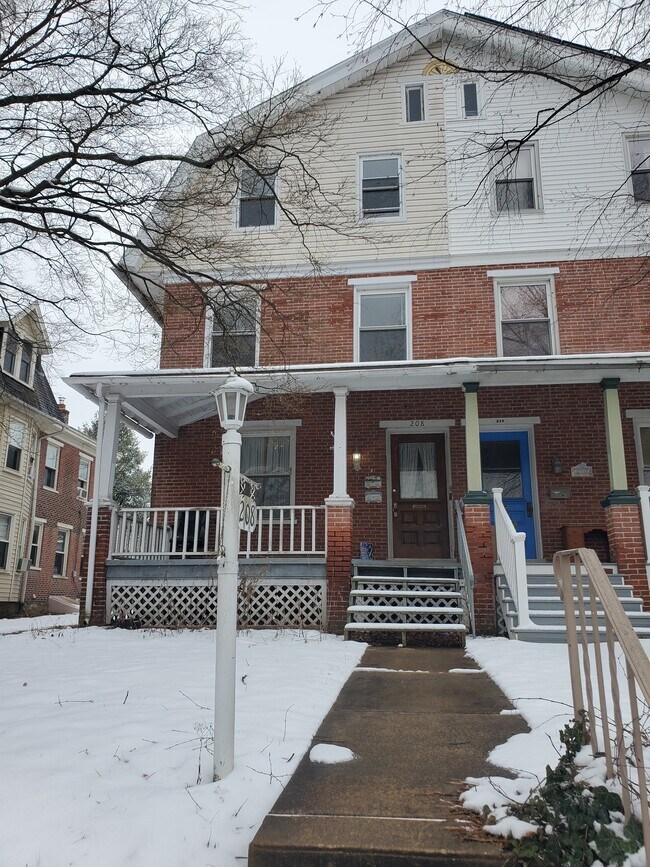 Building Photo - 208 N Penn St
