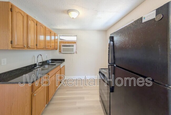 Foto del edificio - 1530 W 21st St