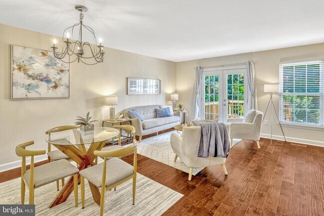 Foto del edificio - 15462 Windsong Ln