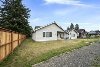 Building Photo - 208 Noble St