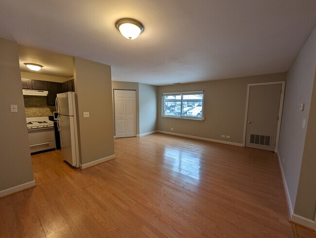 Building Photo - 550 Vine Ave