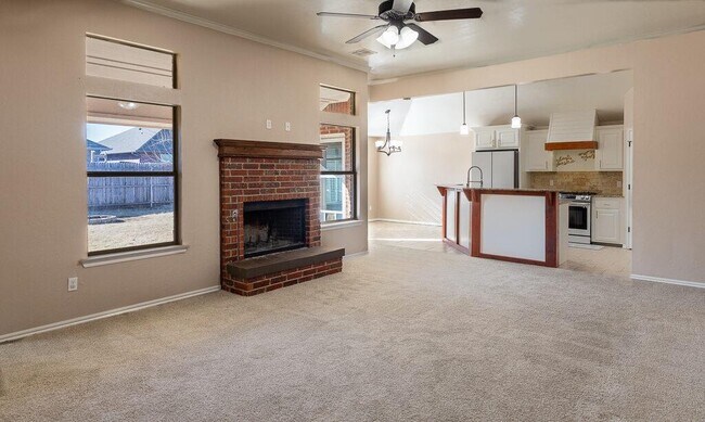 Building Photo - 808 Canyon Dr