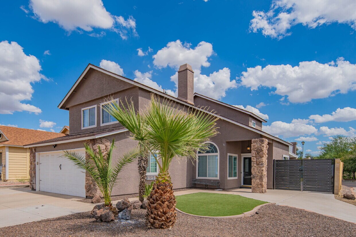 Photo - "Spacious 4-Bed Oasis with 3.5 Baths in Charming Glendale Locale – 10615 N 63rd Dr!"
