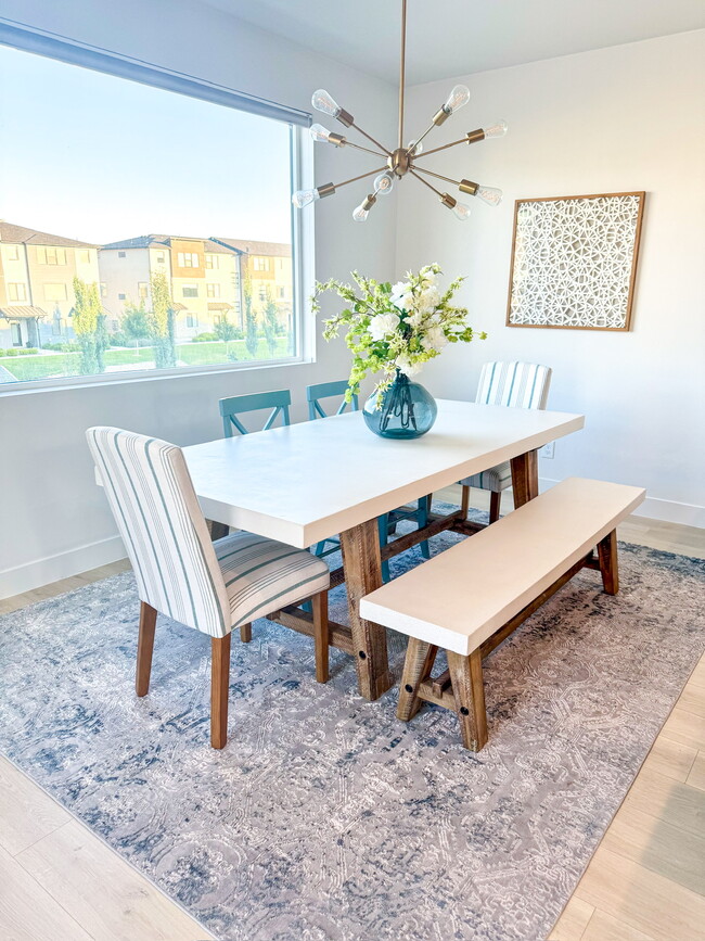 Foto del edificio - 457 S Wood Stream Rd