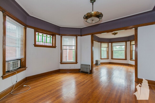 Building Photo - 1210 W Addison St