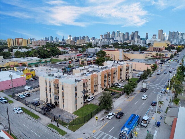 Foto del edificio - 1051 SW 1st St