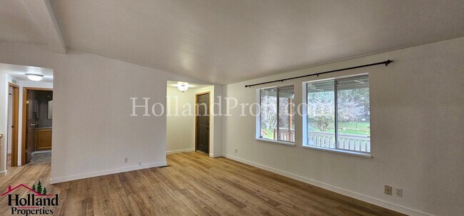 Building Photo - Lovely 3 bedroom 2 bathroom home in Beavercreek! Enjoy the Comfort, Serenity and Great Space!