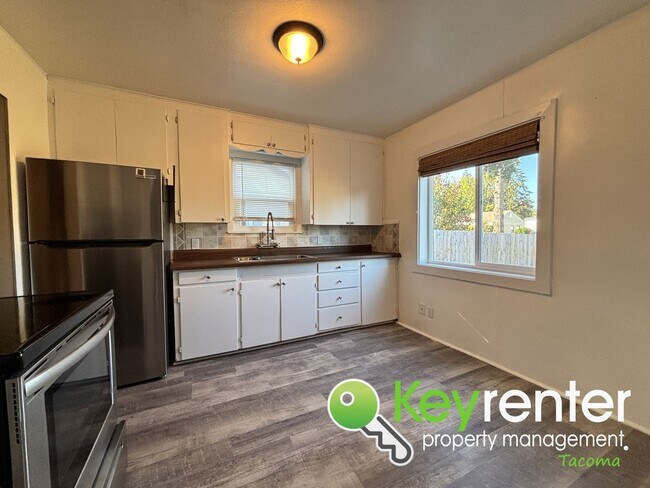 Foto del edificio - Charming 2 Bedroom Home for Rent in Tacoma...