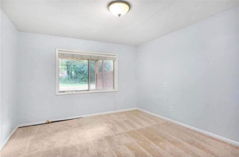 Primary Photo - 7 Basswood Cir