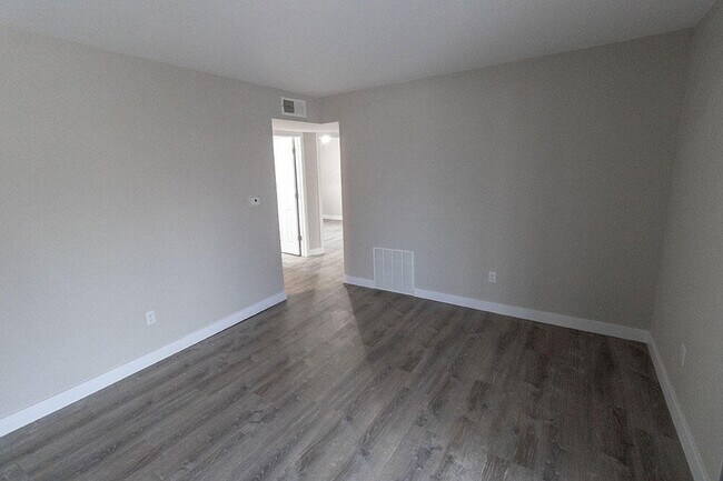 Building Photo - 3710 Weymeyer Dr