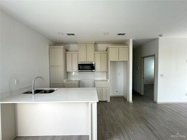 Foto del edificio - 8 N 58th St