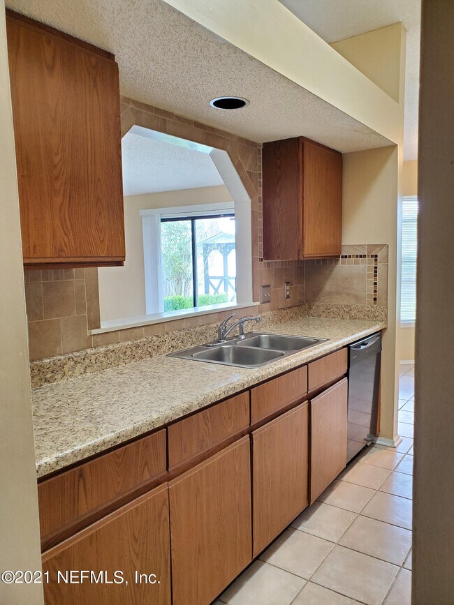 Building Photo - 9707 Villiers Dr N
