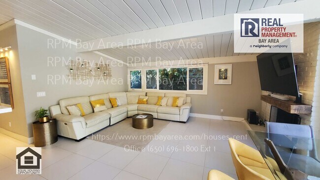 Building Photo - 4 Bedroom 2 Bathroom Family Home in Palo A...