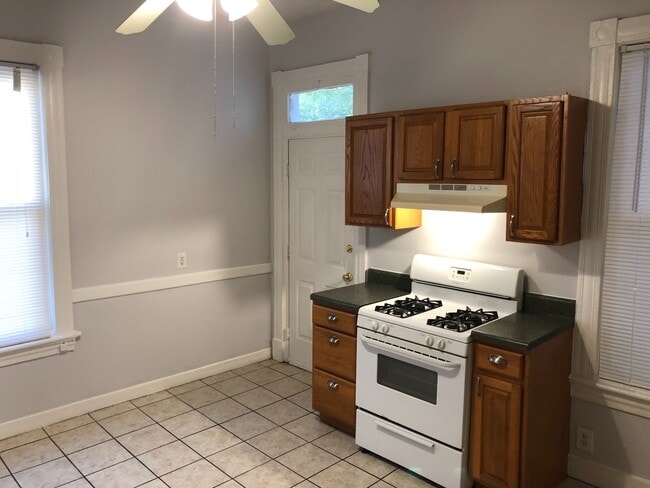 Building Photo - 2220 Parkwood Ave