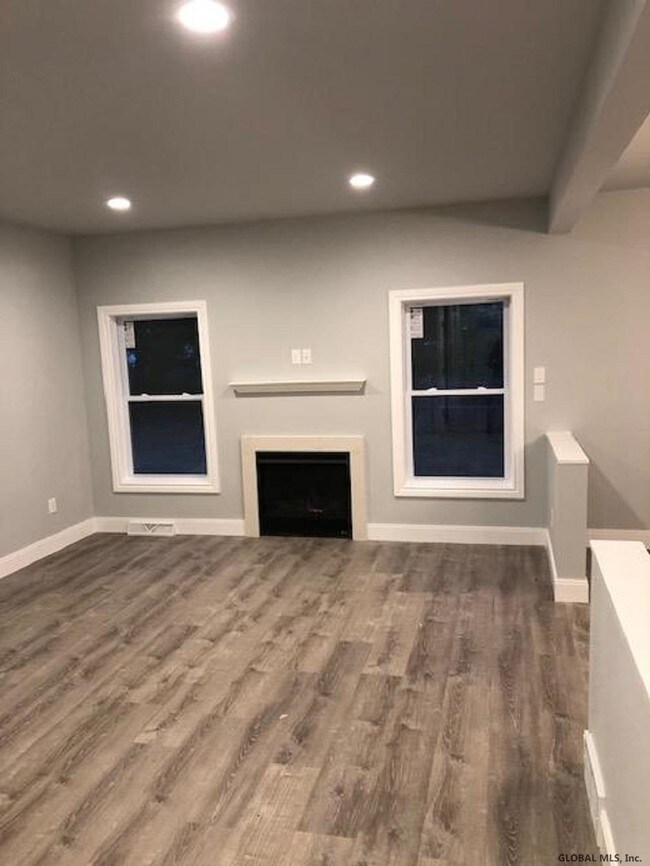 Building Photo - 281 Grooms Rd