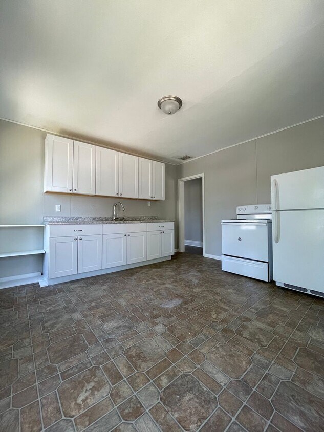 Building Photo - HHP - 14