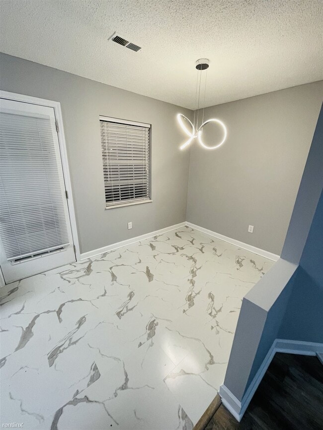 Building Photo - 2 br, 2 bath Condo - 1065 Blinken Street