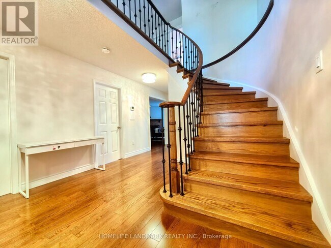 Photo du bâtiment - 1411 Fieldcrest Ln