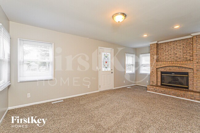 Foto del edificio - 611 W Oakwood Dr