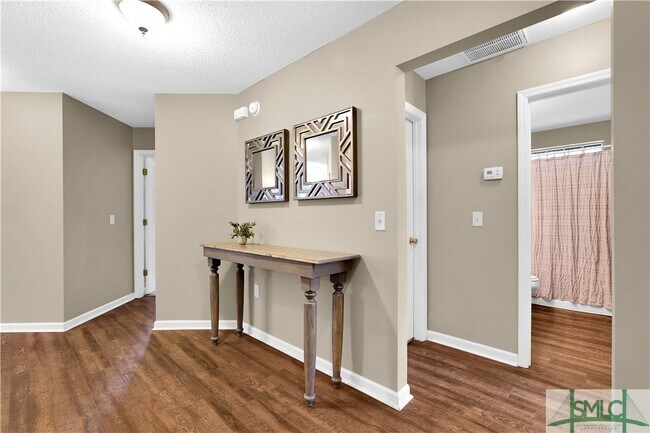 Building Photo - 105 Gloucester Dr
