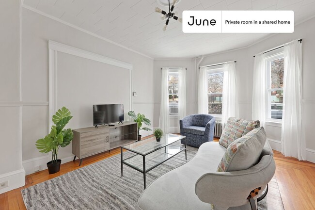Building Photo - Private bedroom in 3 bed/1 bath Home