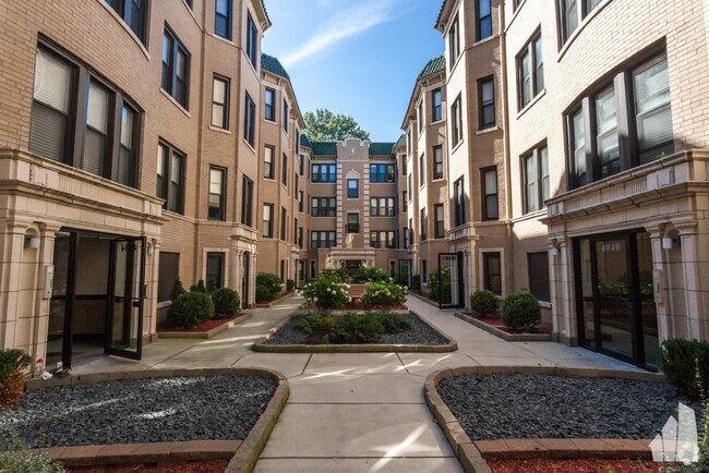 Building Photo - 4034 N Ashland Ave