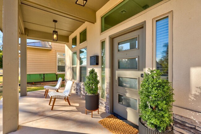 Foto del edificio - Stunning 4 Bedroom 3 Bath Home