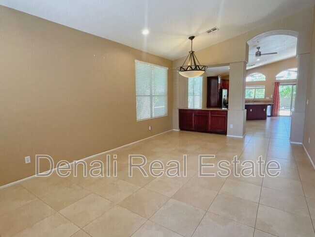 Foto del edificio - 8059 E Maria Dr