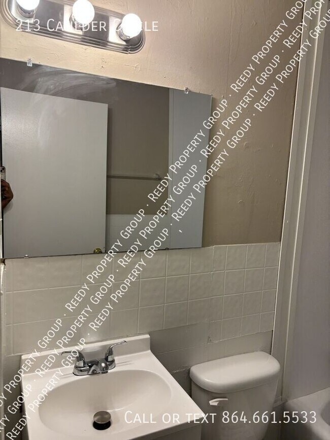 Foto del edificio - 213 Caulder Cir
