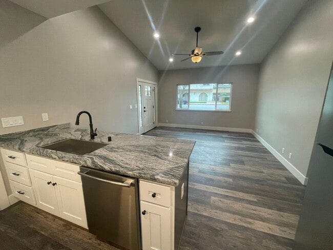 Foto del edificio - 2 Bedroom, 2 Bathroom ADU