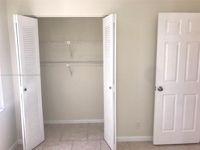 Building Photo - 6796 Palmetto Cir S