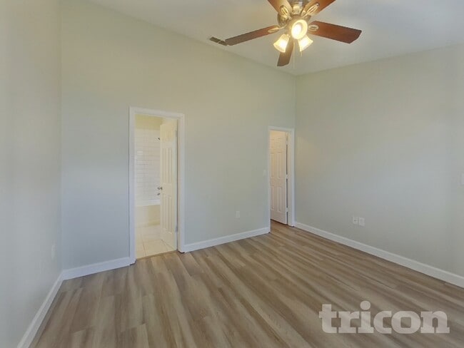 Foto del edificio - 2107 Flintlock Blvd