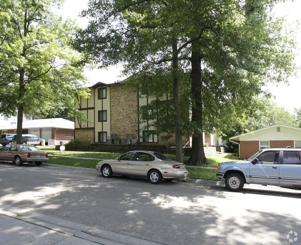 Building Photo - 5619 Huntington Ave