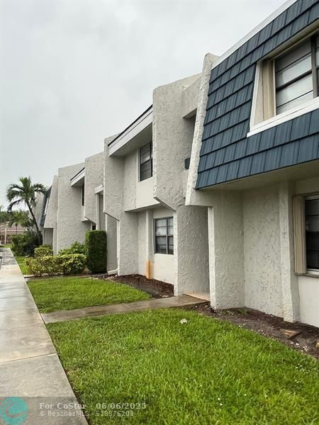 Building Photo - 2617 N 40th Ave