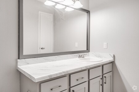 1HAB, 1BA - 644SF - Oaks at Creekside Apartments