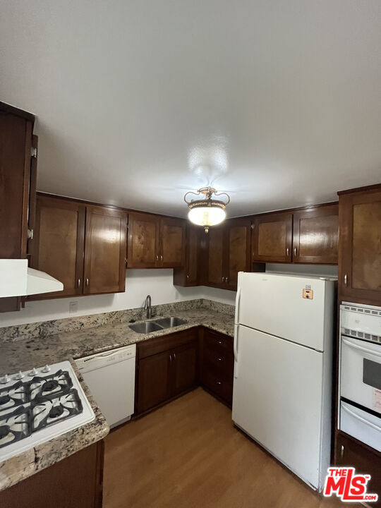 Foto del edificio - 430 S Maple Dr