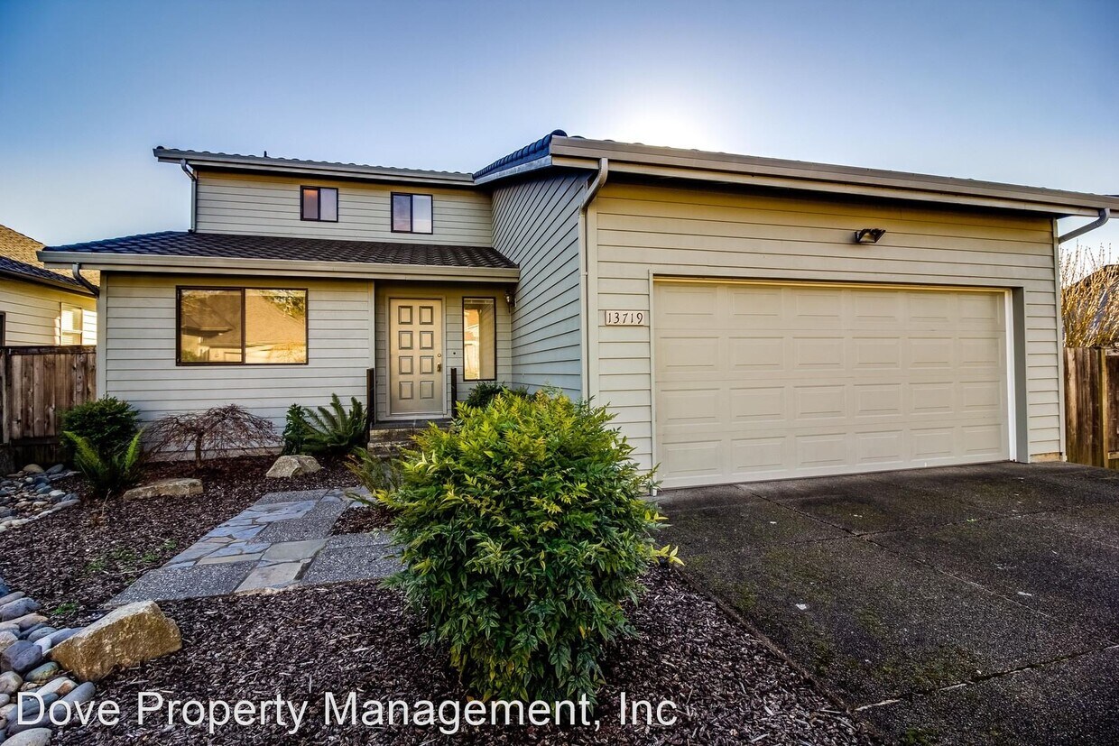 Foto principal - 4 br, 3.5 bath House - 13719 SE 36th Street