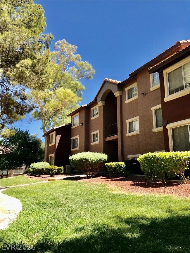 Building Photo - 2750 S Durango Dr