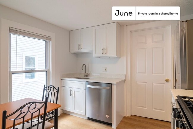 Foto del edificio - Room in Shared 4 bed/4 bath home