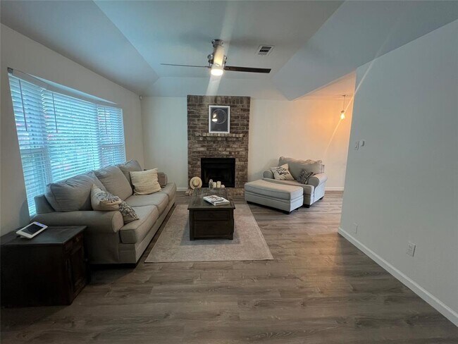 Building Photo - 14020 Schroeder Rd