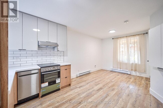 Building Photo - 541 St Clarens Ave