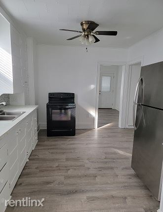 Building Photo - 2 br, 1 bath Townhome - 142 W King St