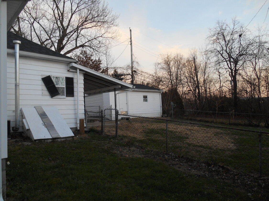 1021 W Howe St, Bloomington, IN 47403 - House Rental in Bloomington, IN ...