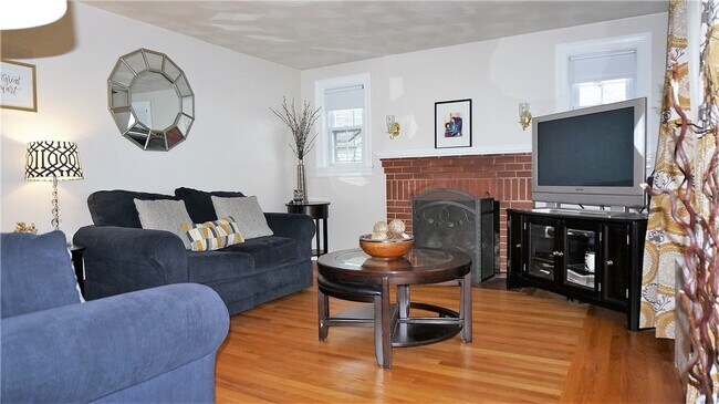 living room - 60 Cavalcade Blvd