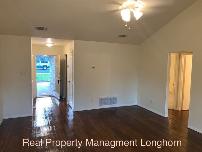 Building Photo - Beautifully Renovated 4/2 One story George...