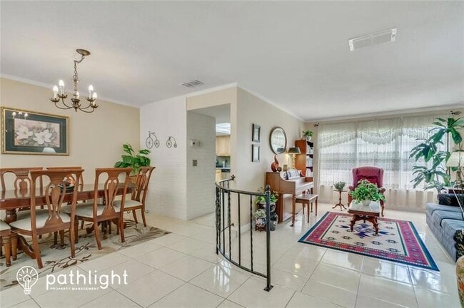 Building Photo - 825 Mimosa Dr