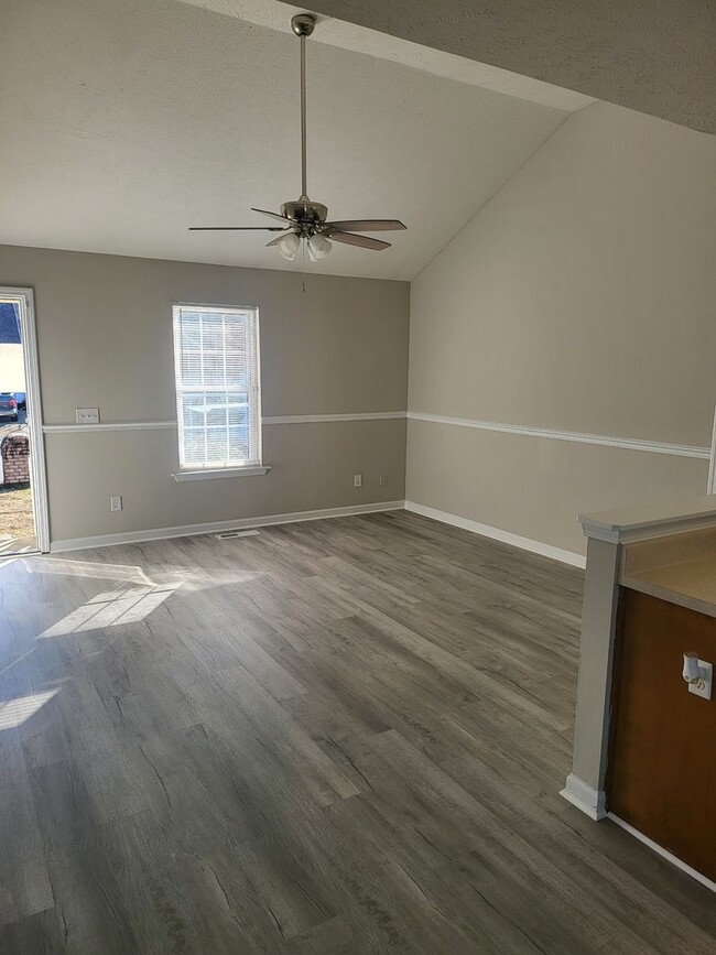 Foto del edificio - Nice three bedroom 2 bath Ranch in Antioch by Carter Rent to Own