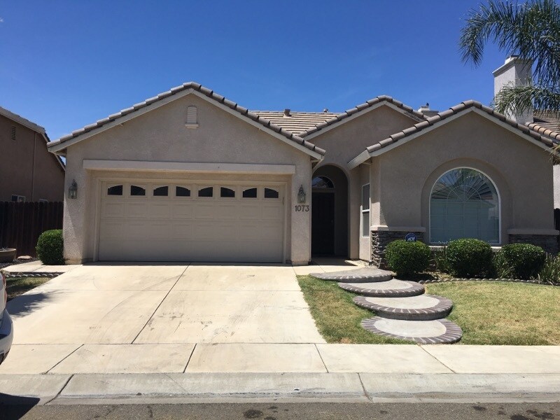 Primary Photo - 1073 Earnhardt Dr