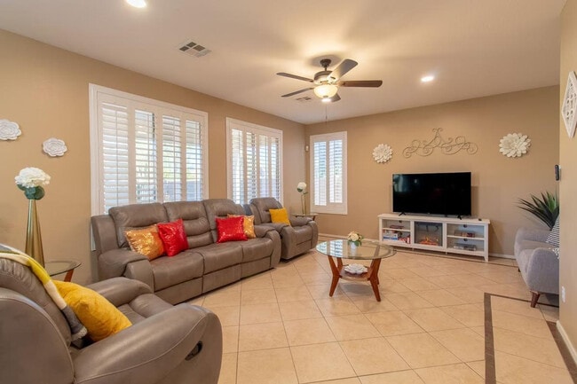 Building Photo - 1591 E Palo Verde Dr