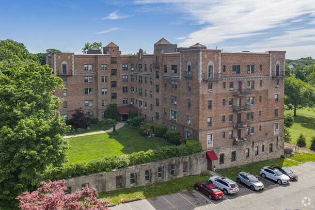 Pelham Manor Gardens